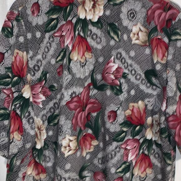 VGT abstract flower print button down top. Size 16 - Picture 9 of 13